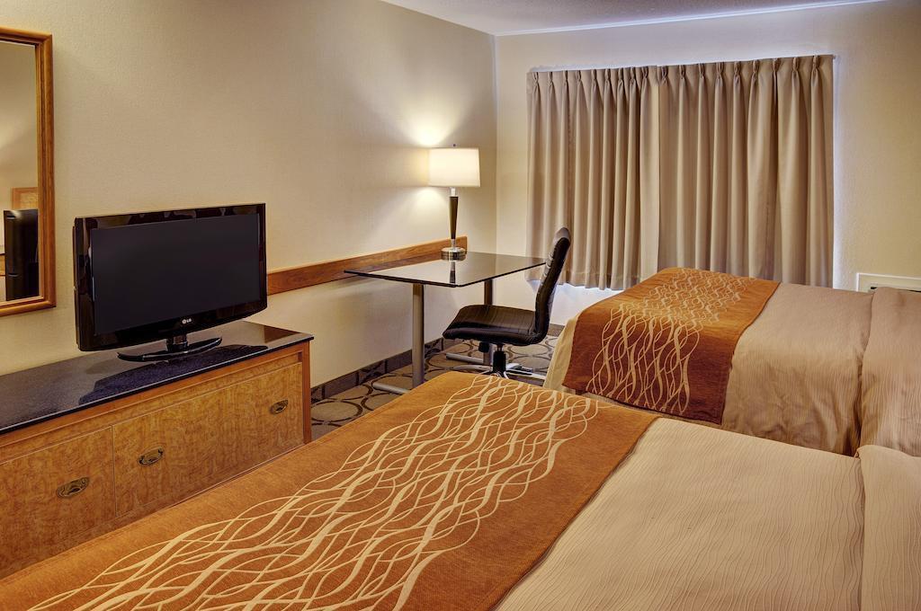 Comfort Inn Kirkland Lake Экстерьер фото