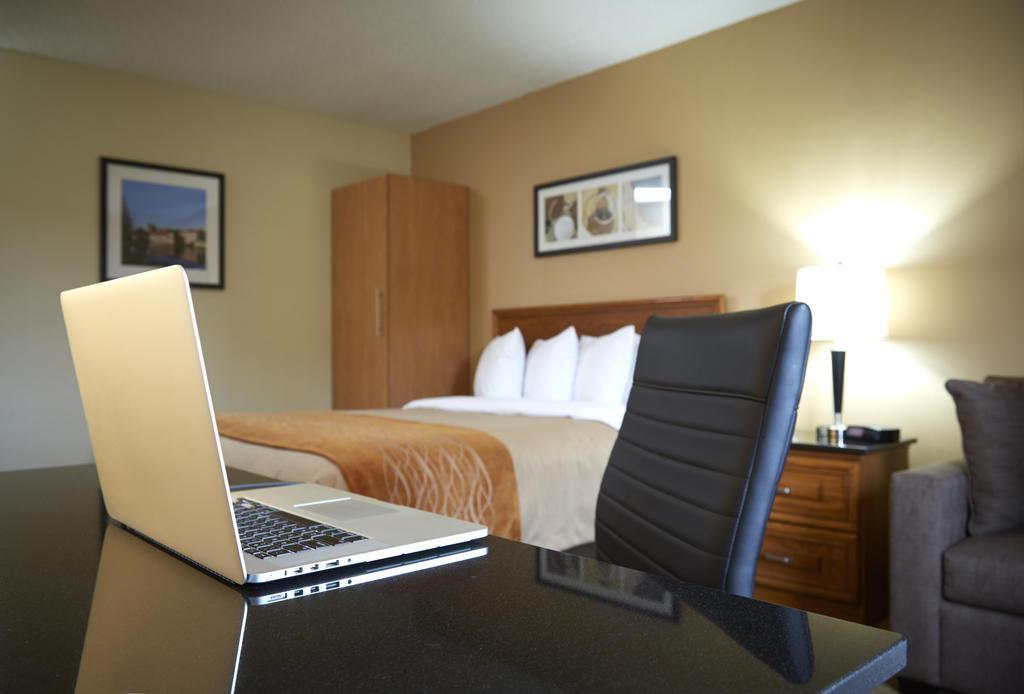 Comfort Inn Kirkland Lake Экстерьер фото